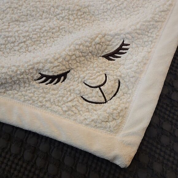 Lambie Wearable Blanket wSleeves 68x56in BathandBodyWorks Robe SOFT Fleece Cream - Picture 2 of 16